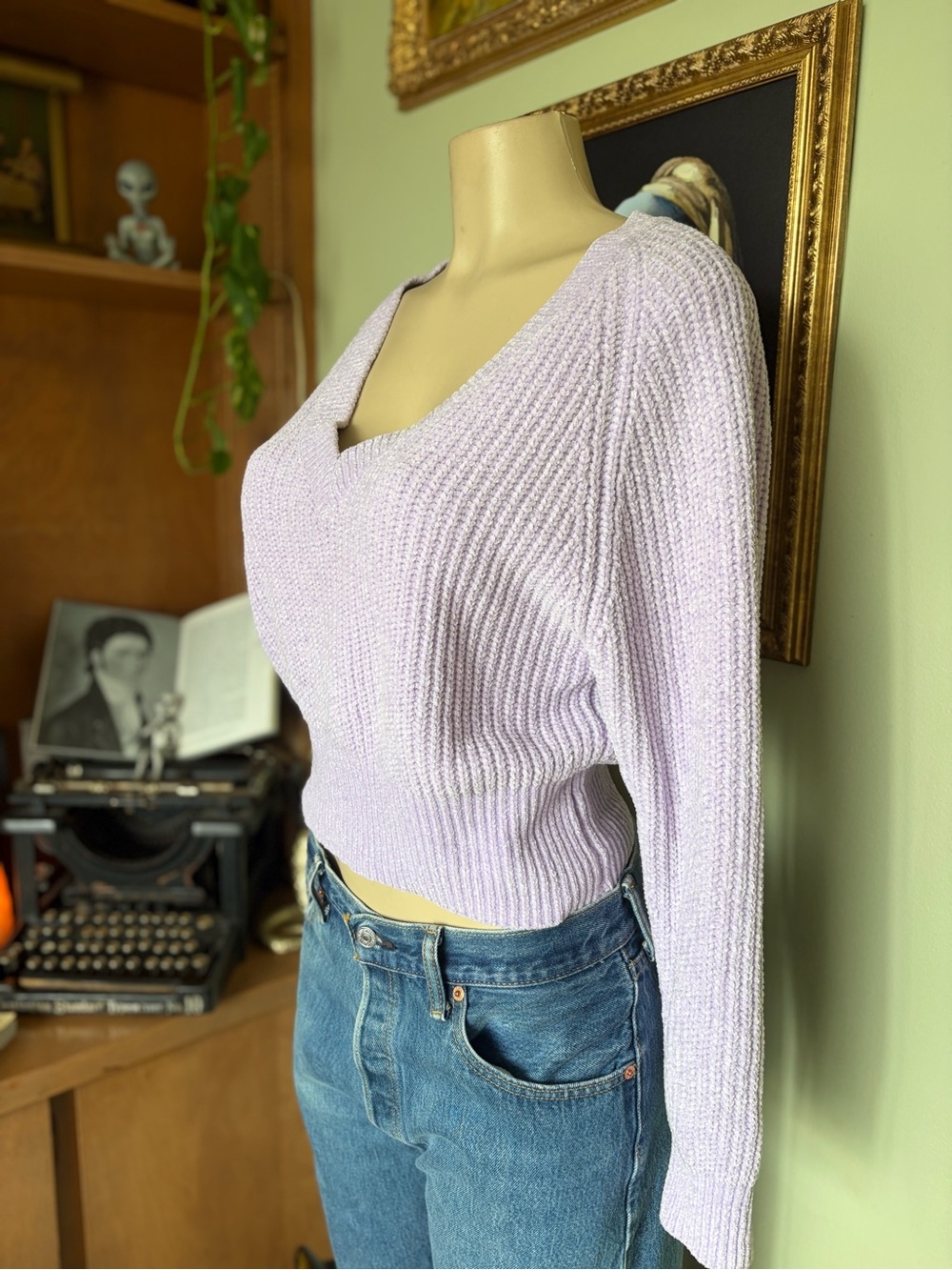 Urban Outfitters Light Lavender Woman’s V-Neck Cropped Soft Sweater Size XS - Picture 5 of 15